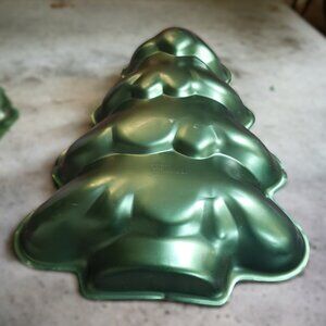 Vintage Wilton 2005 Green Aluminum Christmas Tree Cake Pan Baking Mold # 2105- …